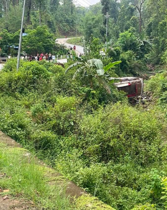 विद्यालय बस दुर्घटना हुँदा १ जनाको मृत्यु, ३० घाइते