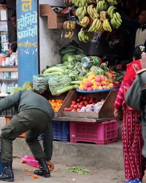 तम्घास बजारमा अव्यवस्थित सामग्री हटाउन सुरु