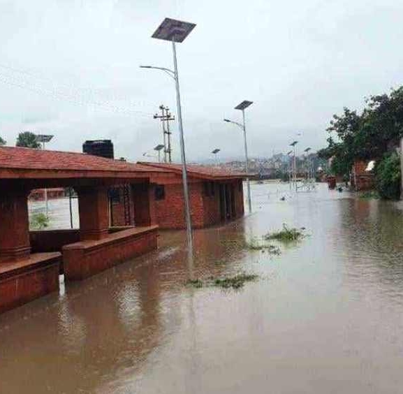 खोला बस्तीमा पस्दा ३० घर डुबानमा