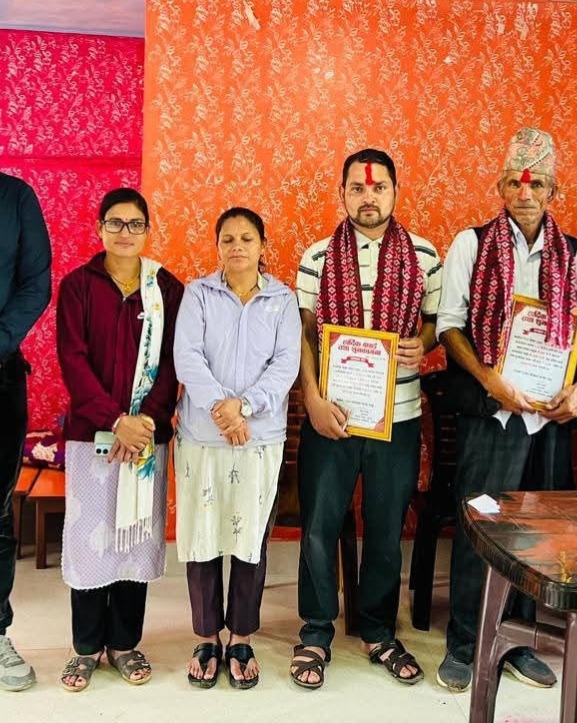 गाउँपालिका उपाध्यक्ष पोखरेलद्वारा एसईईमा उत्कृष्ट विद्यार्थीलाई सम्मान