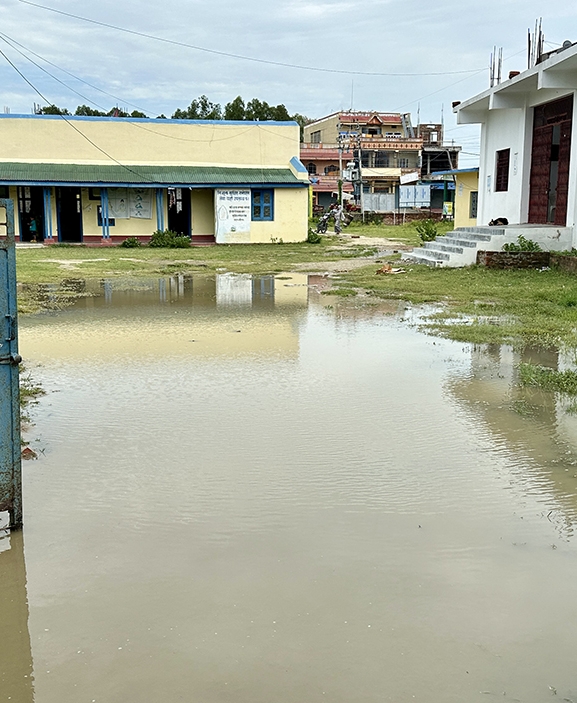 सामान्य वर्षामै जलमग्न हुन्छ सुखीपुर स्वास्थ्य चौकी