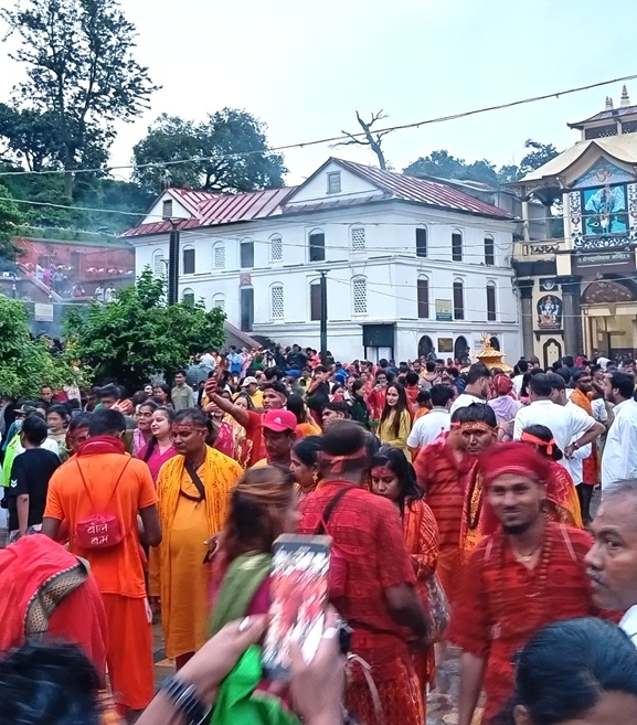 साउनको तेस्रो सोमबार : पशुपतिनाथसहित देशभरका शिवालयमा भक्तजनको घुइँचो