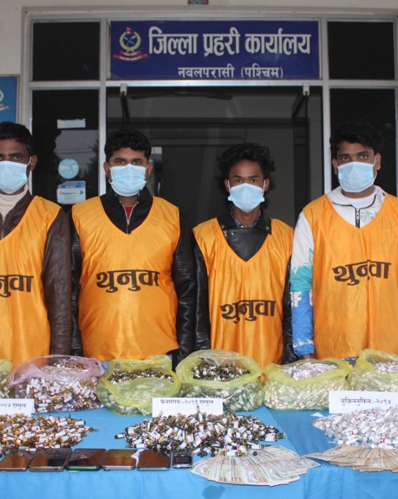 लागूऔषधसहित चार जना पक्राउ