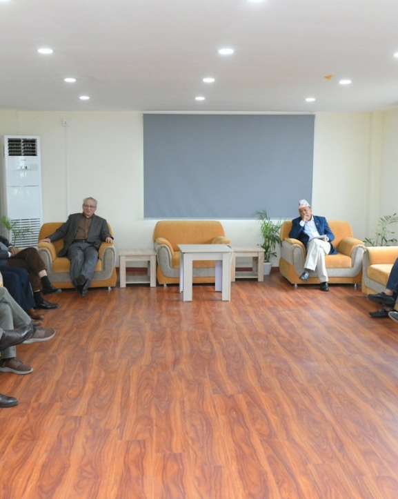 ओली पक्राउविरुद्ध एमालेले संघर्षका चार कार्यक्रम गर्दै