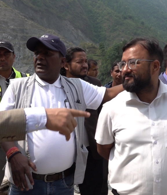 बिपी राजमार्ग पुनर्निर्माणको काम अघि बढ्यो, समयमै सक्न पूर्वाधर सचिवकाे निर्देशन