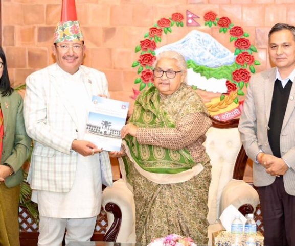 प्रधानमन्त्रीसमक्ष निर्वाचन आयोगद्वारा मत परिणामसहितको प्रतिवेदन पेस