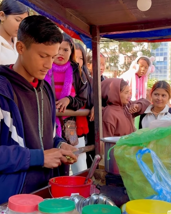 पानीपुरी र चटपटे बेचेर २ तले घर