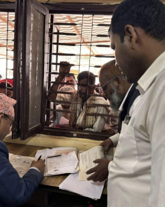 आफैं फाँटमा बसेर सेवा प्रवाहमा खटिए प्रजिअ भुसाल