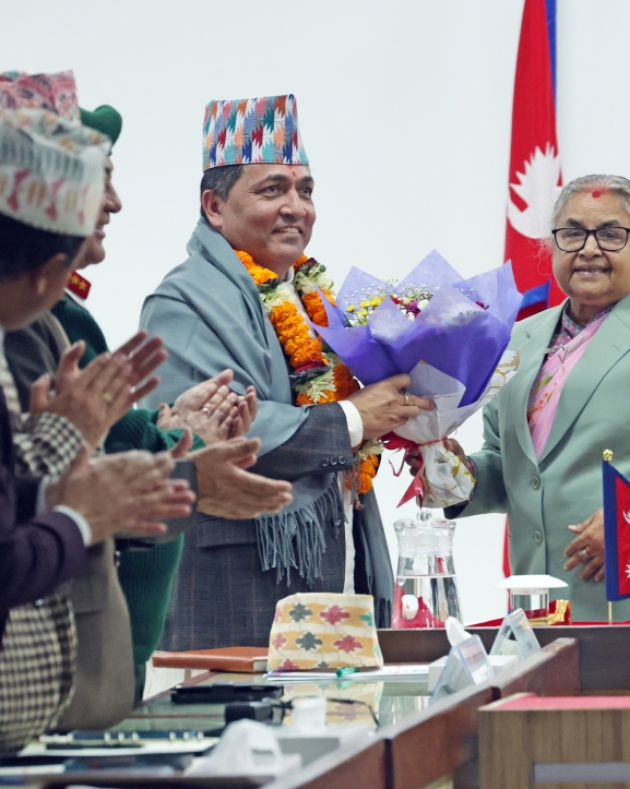 प्रधानमन्त्री कार्कीद्वारा मुख्यसचिव अर्याललाई बिदाइ 