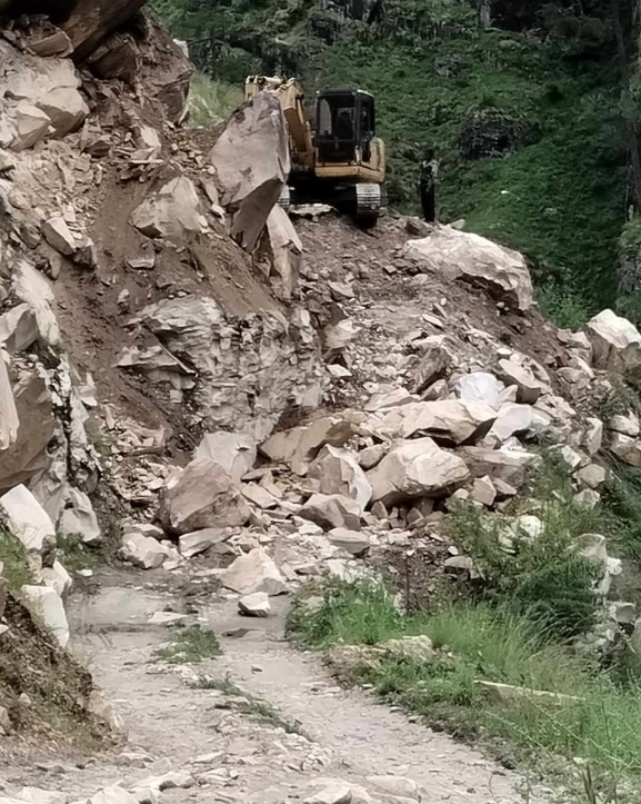 दुल्ली सडक दुई सातादेखि अवरुद्ध