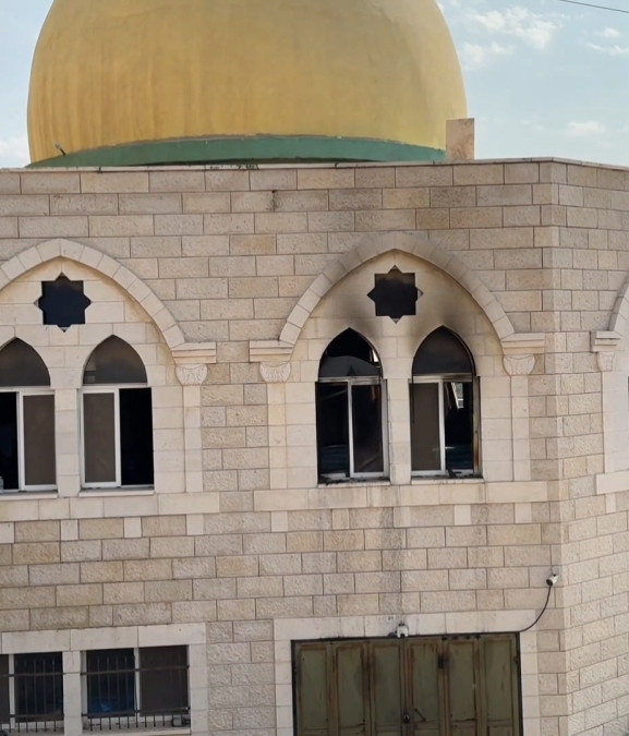 इजरायलीले लगाए वेस्ट बैंकको मस्जिदमा आगो 