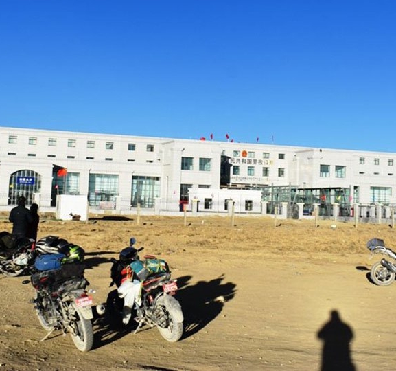 रसुवा बाढीपछि कोरला नाकाबाट चिनियाँ सामान ढुवानी हुँदै