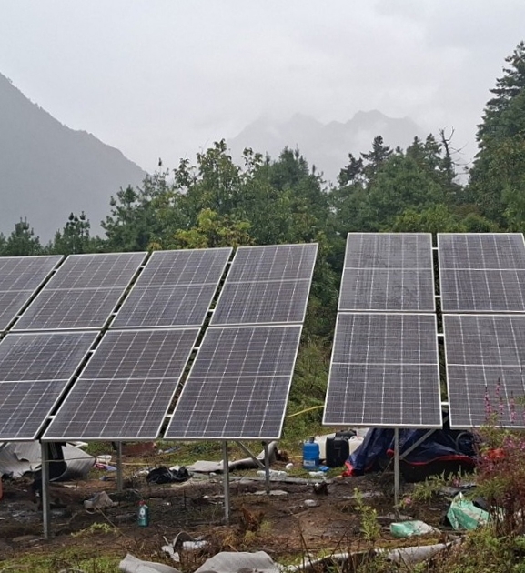 टिमुरेको टेलिफोन टावरमा सोलार प्रणाली जडान, डिजेल ढुवानीको बाध्यता हट्यो