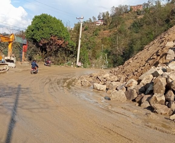 बाढीपहिरोबाट देशभर एक सय ३२ सडक प्रभावित