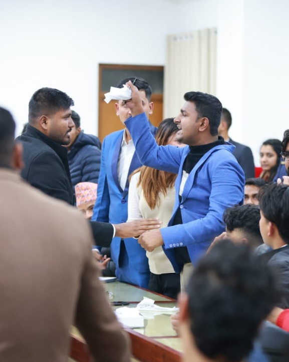 प्रधानमन्त्री कार्यालयमै जेनजी समूहबीच धक्कामुक्का