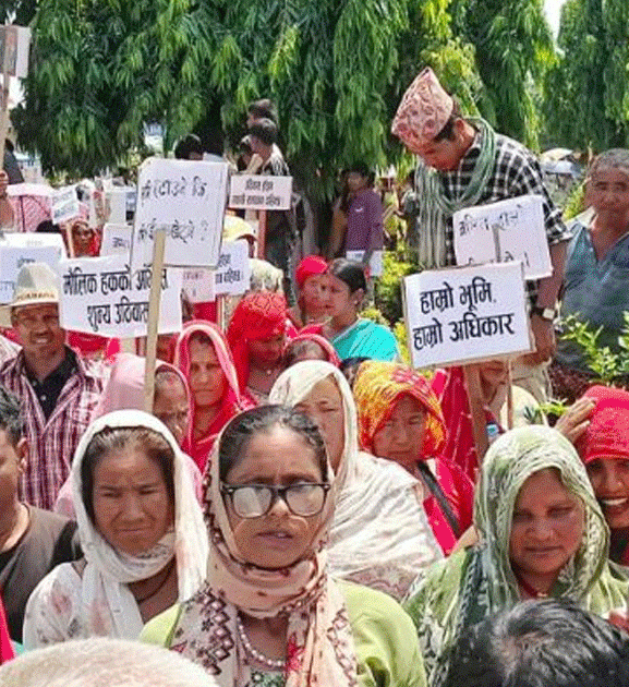 ढल्केबरमा सुकुम्वासीको प्रदर्शन