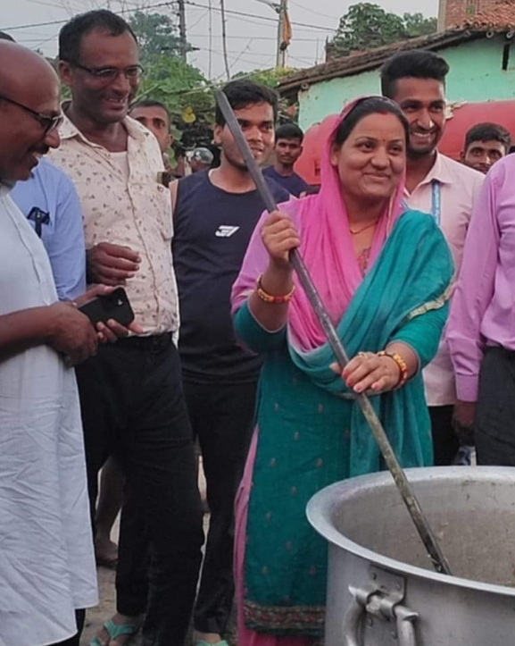 बाराका मेयर सिंह खाद्यान्न र स्वास्थ्य टिमसहित पुगे रौतहट