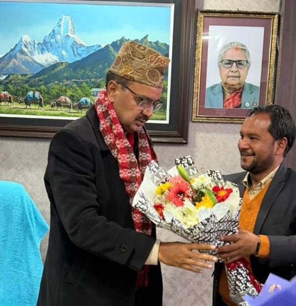 प्रगतिशील मञ्चद्वारा श्रममन्त्रीसमक्ष बधाईसँगै मागपत्र पेस