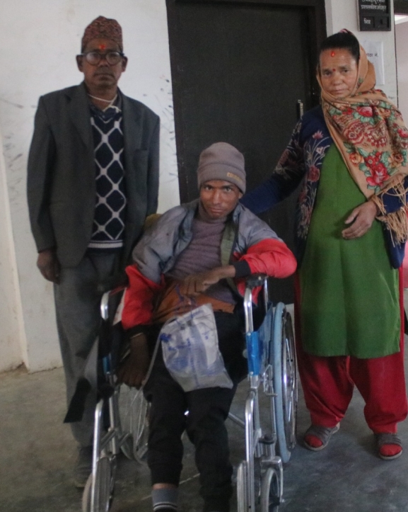 पूर्ण अशक्त हरिचन्द्रको उपचारका लागि सहयोगको याचना