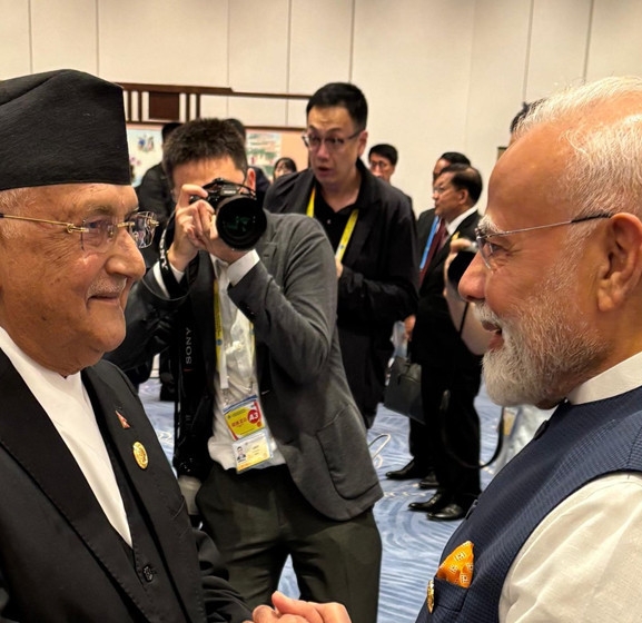 प्रधानमन्त्री ओली र भारतीय प्रधानमन्त्री मोदीबीच भेट
