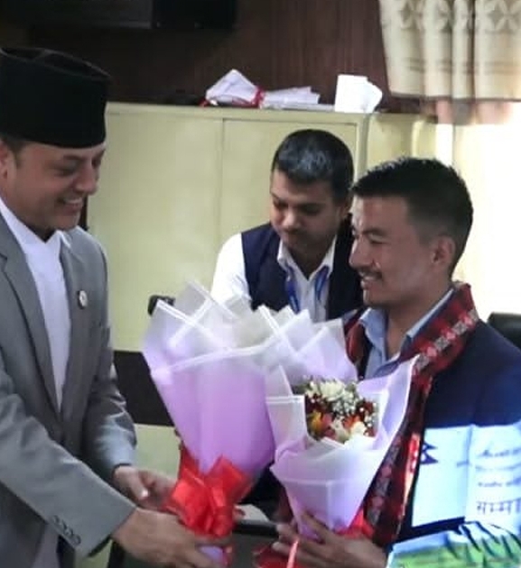 सगरमाथा १० पटक आरोहण गरेका सांसद मिङ्मा शेर्पालाई संघीय संसदद्वारा सम्मान