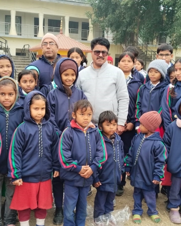 अतिविपन्न एक सय विद्यार्थीलाई न्यानो कपडा