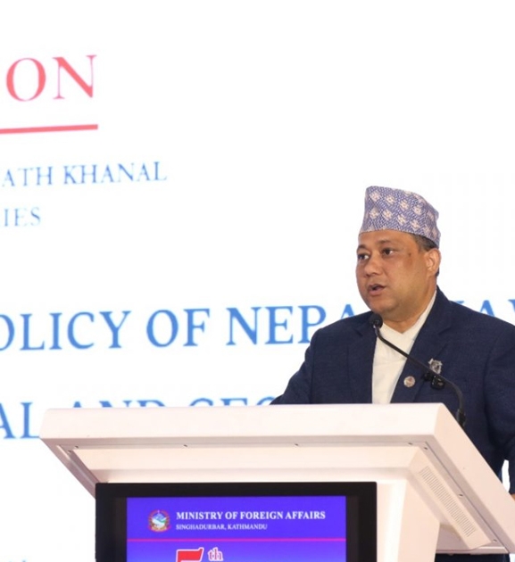 आर्थिक रूपान्तरणमा टेवा पुग्ने गरी विकास कूटनीतिलाई प्राथमिकता : परराष्ट्र मन्त्री खनाल