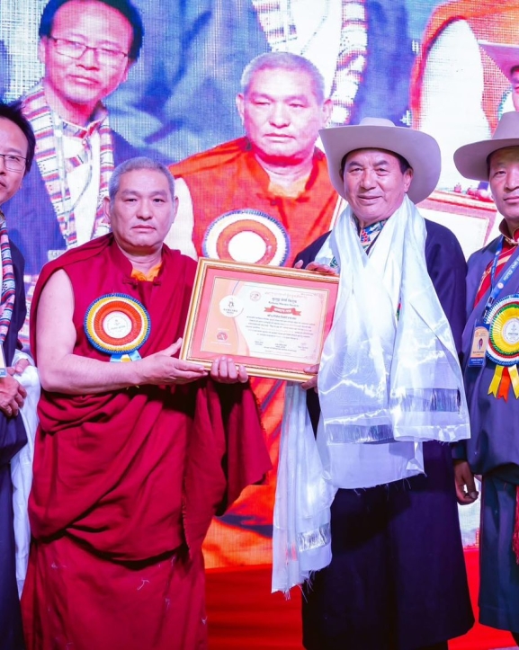 डा. कर्मा वाङ्छु शेर्पालाई सम्मान