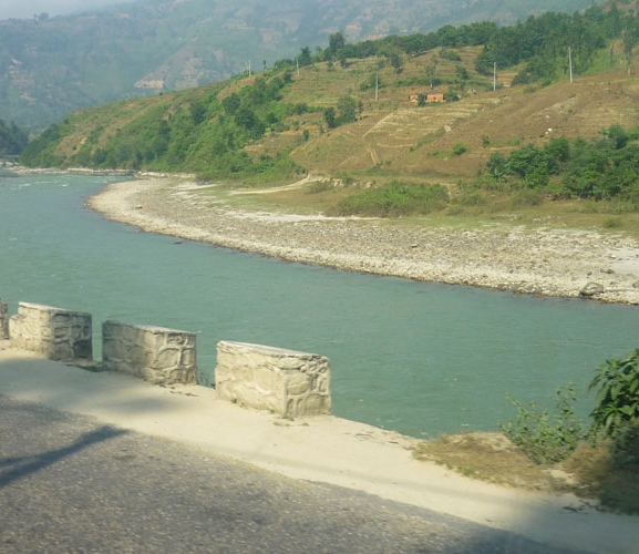 त्रिशूली नदीमा पौडी खेल्ने क्रममा एक बालक बेपत्ता, एकको सकुशल उद्धार