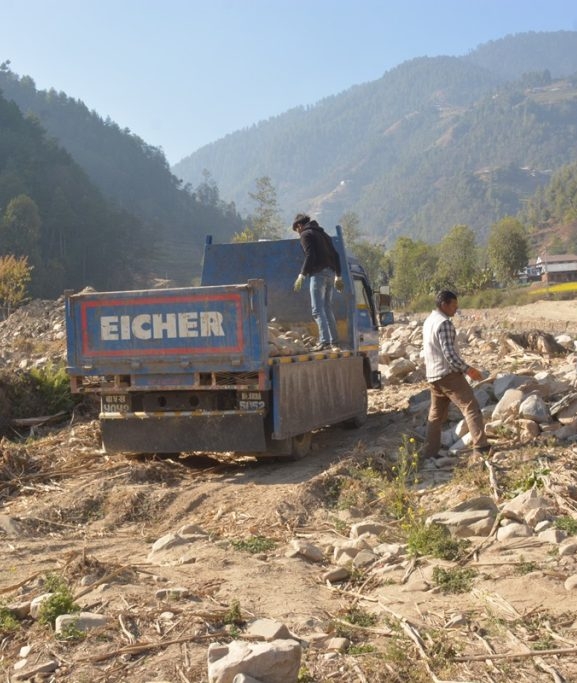 जुर्मुराउँदै बेथानचोकका किसान