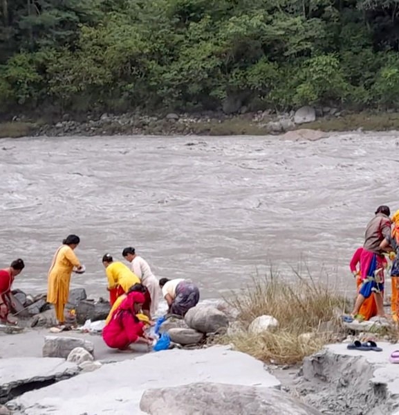 हरिशयनी एकादशीको अवसरमा कालीगण्डकीमा स्नान गर्नेको घुइँचो