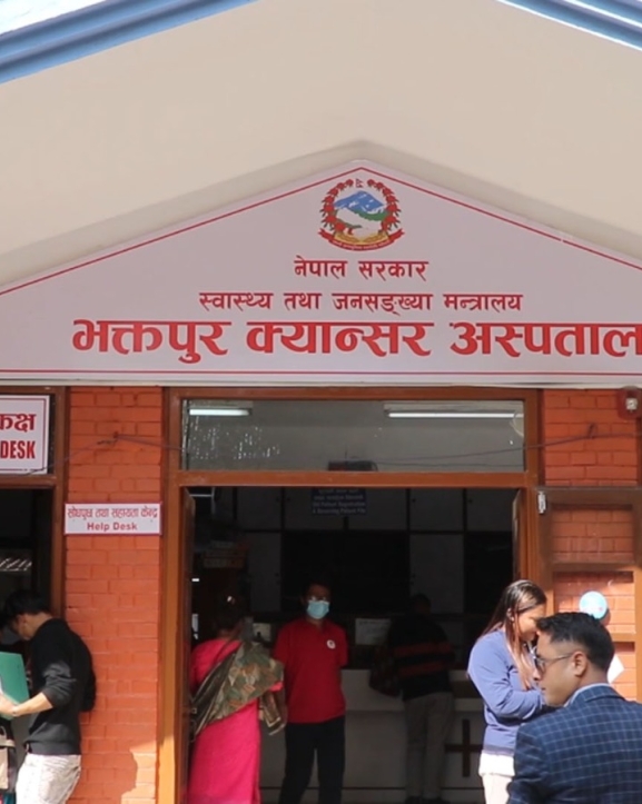 भक्तपुर क्यान्सर अस्पतालमा बाढीपीडित क्यान्सर बिरामीलाई निःशुल्क उपचार