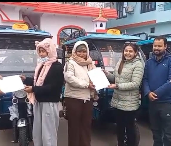 बर्दियाका महिलालाई इलेक्ट्रोनिक अटो रिक्सा सहयोग