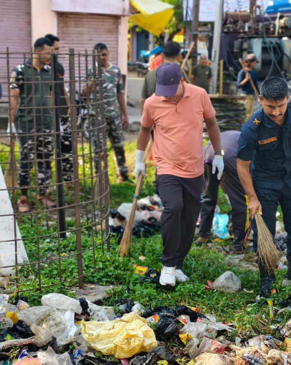 कृष्णनगरको दशगजामा बृहत सरसफाई अभियान सम्पन्न