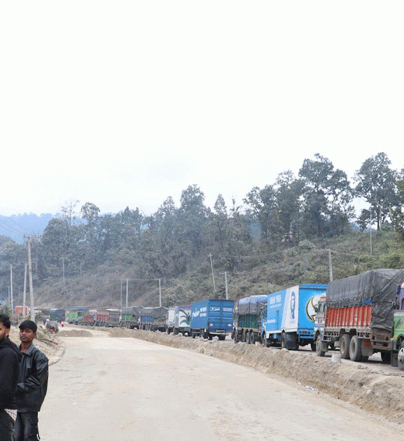 शितलहरका कारण पूर्वपश्चिम राजमार्गको दाउन्ने खण्डमा समस्या