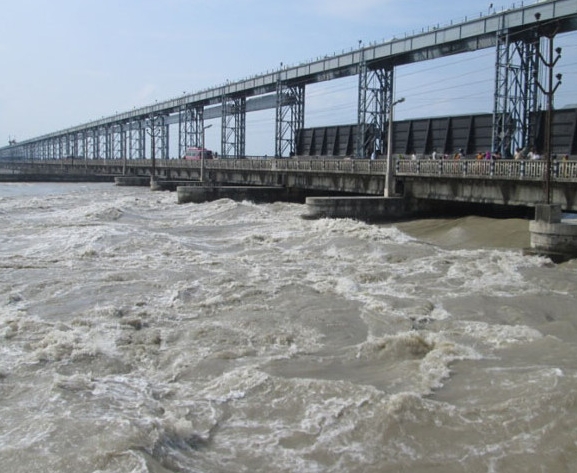 सप्तकोशीमा पानीको बहाव बढेसँगै ३१ ढोका खोलिए