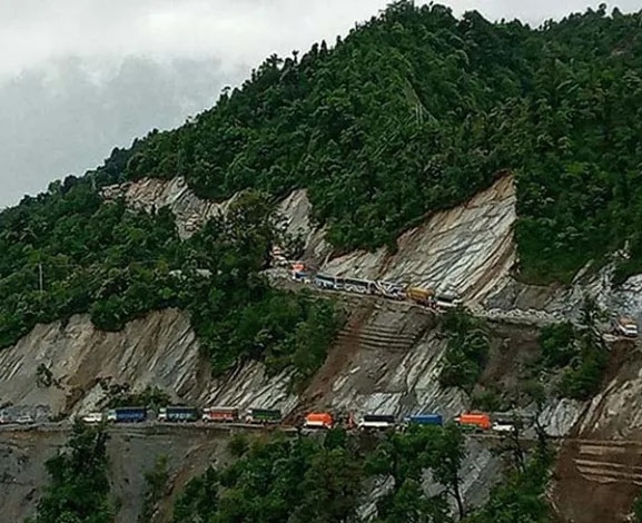 जयपृथ्वी राजमार्ग मर्मतमा ध्यान नदिएको भन्दै ध्यानाकर्षण