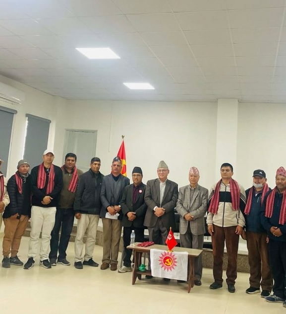 विभिन्न पार्टीका नेताहरू एमालेमा प्रवेश