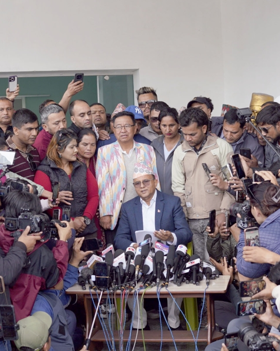 पार्टी अध्यक्ष ओली र कांग्रेस नेता लेखकलाई रिहाई गर्न एमालेको माग