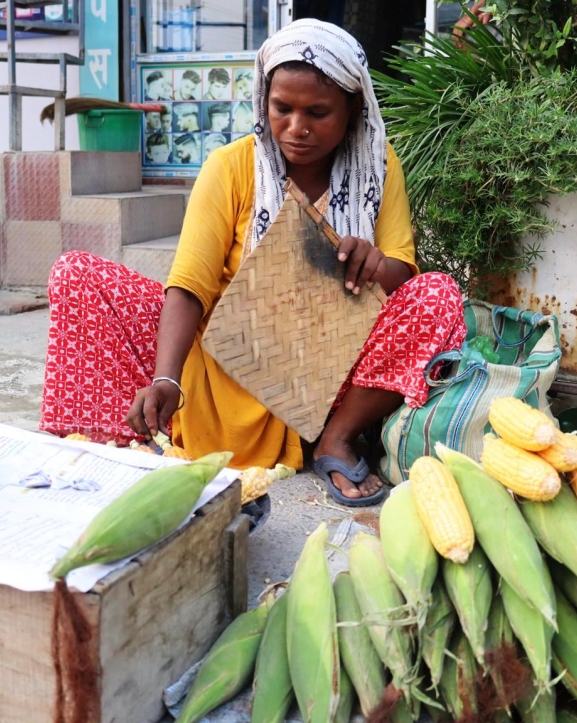 मकै बेचेर जीवन निर्वाह