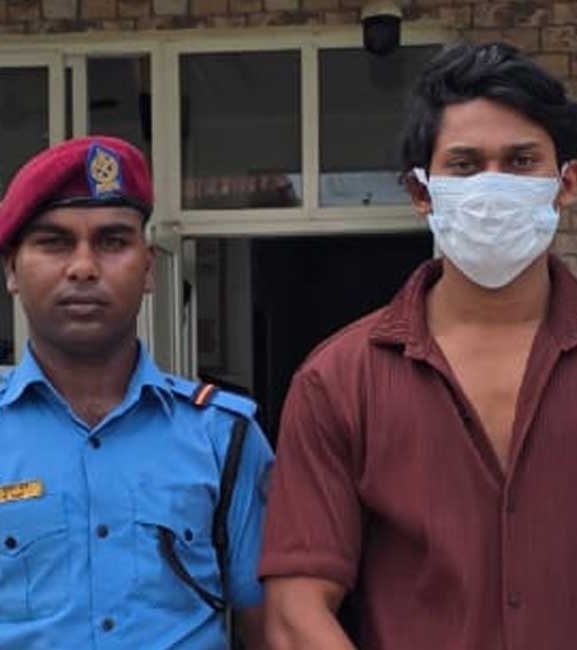 स्रोत नखुलेको नगदसहित युवक पक्राउ