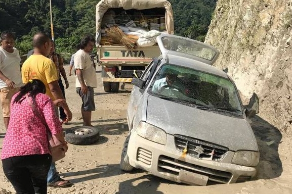 बजेट अभावमा नारायणगढ–मुग्लिन सडकको भासिएको भाग बनेन