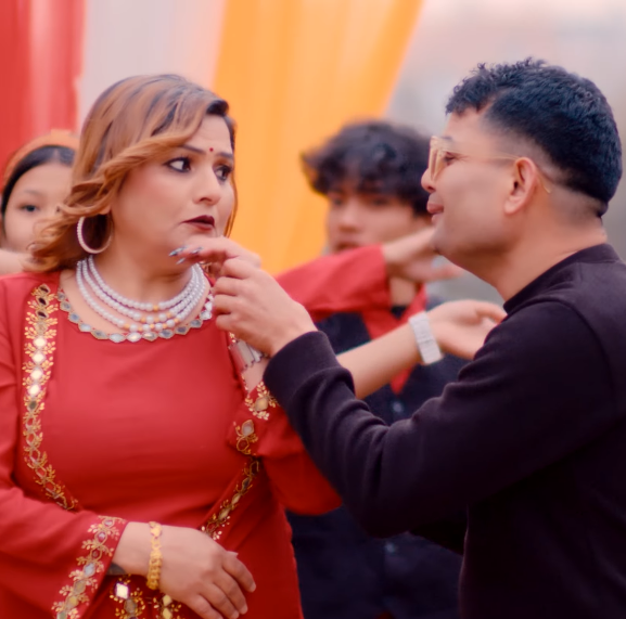 नवीन पौडेल र गीता भट्टराईले ल्याए ‘घुम्न जाउँ मायालु’