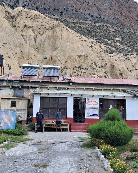 मुस्ताङ कारागार : एउटै भवनमा कैदीबन्दी र सुरक्षाकर्मी  
