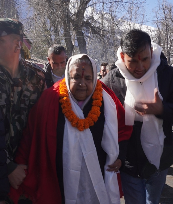 प्रधानमन्त्री कार्कीद्वारा मुक्तिनाथको दर्शन, निर्वाचन सफल पार्न निर्देशन