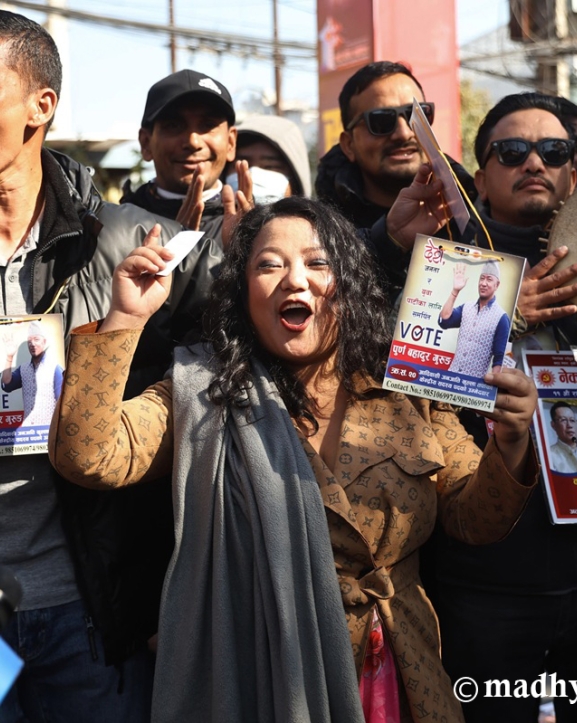 एमाले महाधिवेशन : नेता, कार्यकर्ता र प्रतिनिधि भोट माग्न व्यस्त (तस्बिरहरू)