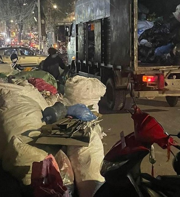 पोखरामा दुई सातापछि फोहर उठाउन थालियो