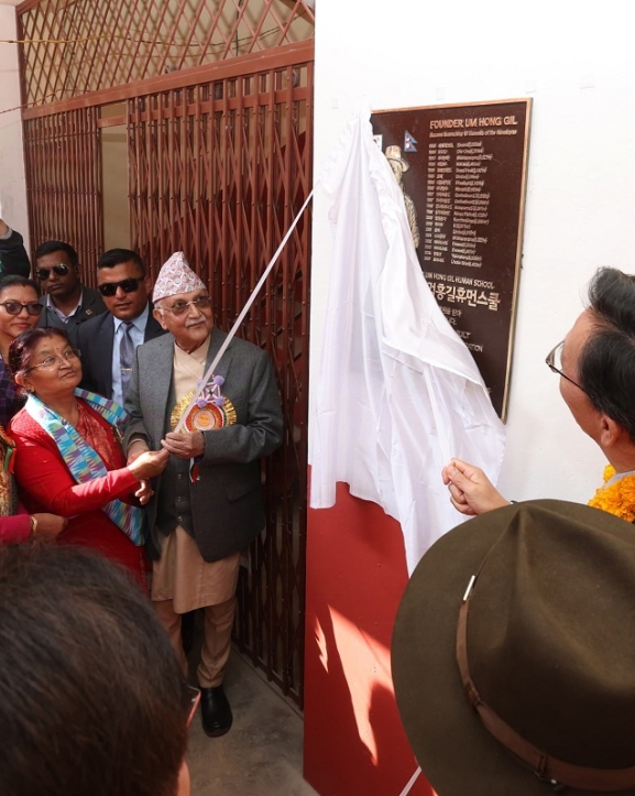 प्रधानमन्त्री ओलीद्वारा आफूले आधारभूत शिक्षा लिएको विद्यालयको भवन उद्घाटन