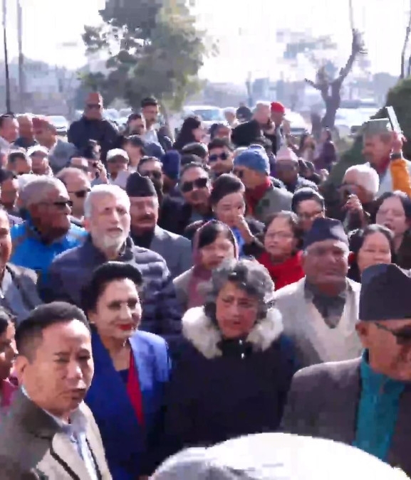 नेपाली कांग्रेसको आधिकारिकता विवादः नियमित महाधिवेशन पक्षधर नेताहरू निर्वाचन आयोगमा