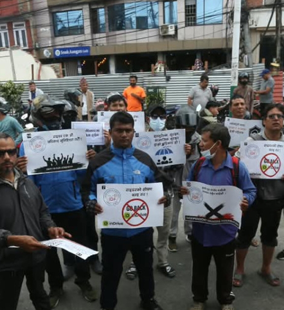 न्यायपूर्ण भाडादर र हकहितको माग गर्दै माइतीघरमा राइडरहरूको प्रदर्शन